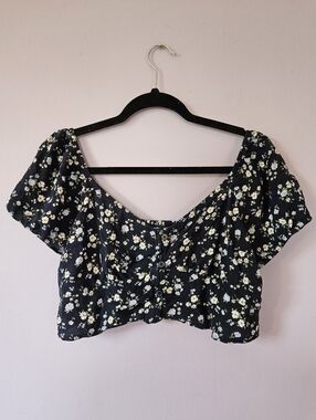 Hollister Dark Blue Floral Puff Sleeve Crop Top, Size Large